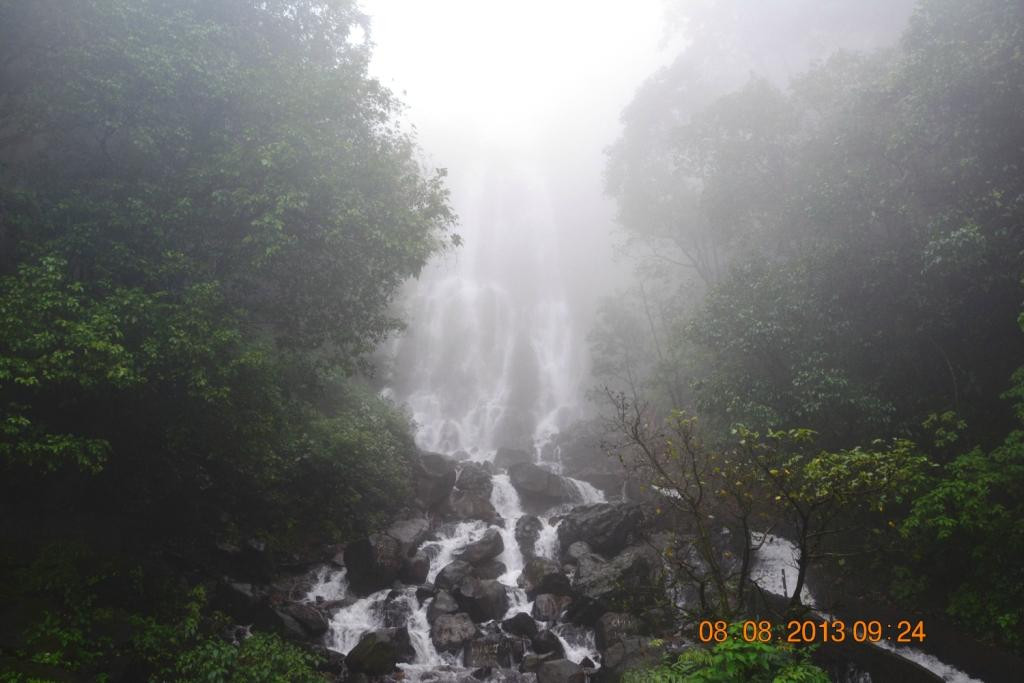 Amboli Water Falls景点图片