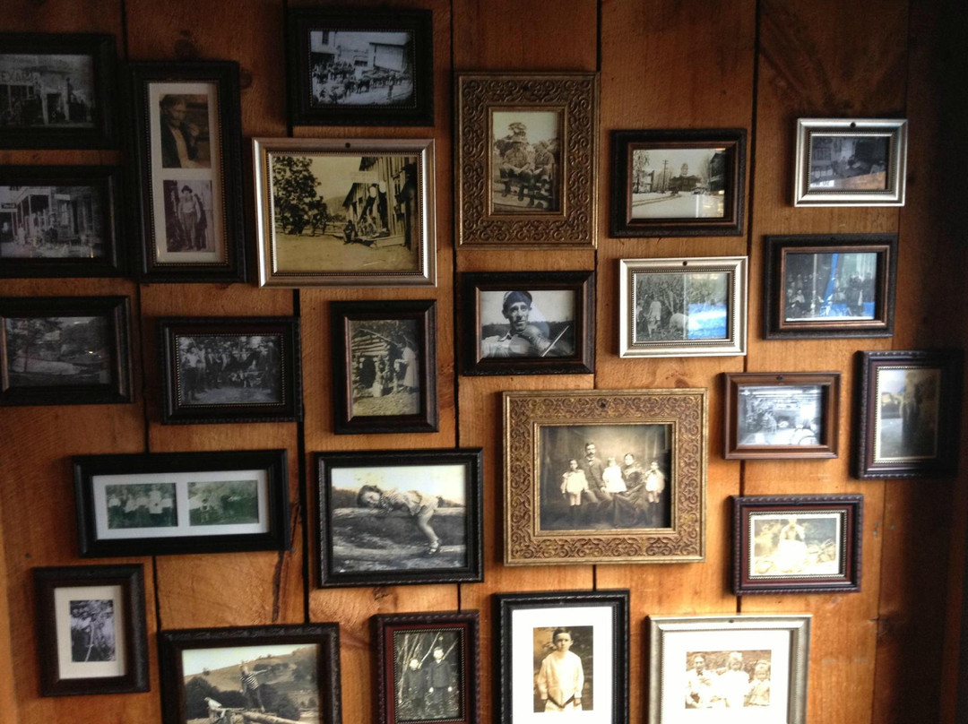 Bogart's Restaurant And Tavern