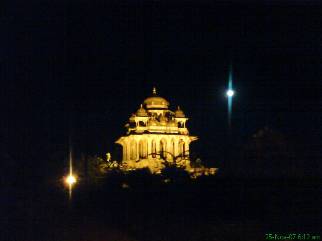 Chaurasi Khambon ki Chhatri景点图片