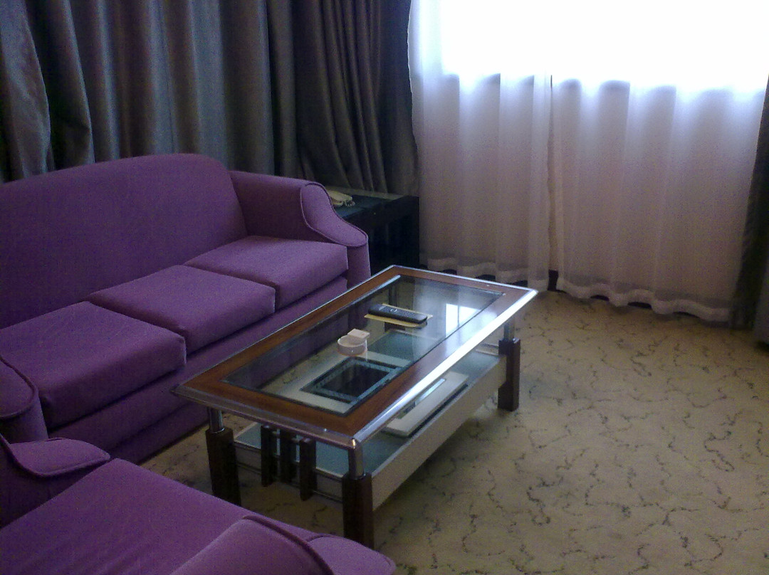 雄飞假日酒店主图