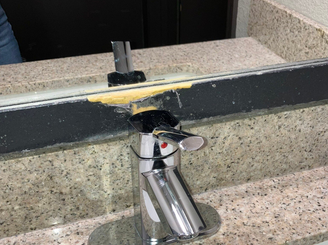 Comfort Inn Cleveland Airport主图