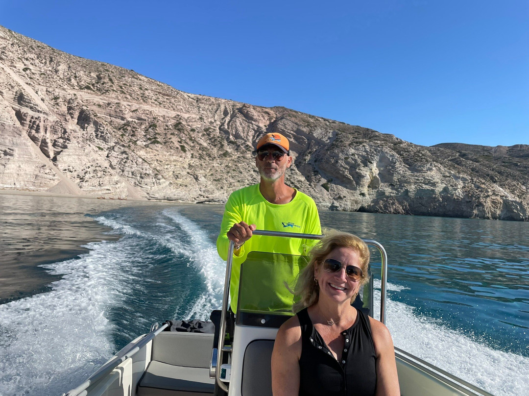 Pits Watersports-米洛斯岛必去景点