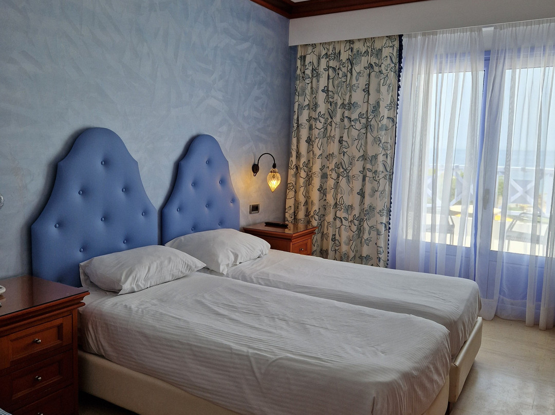 Serita Beach Hotel主图