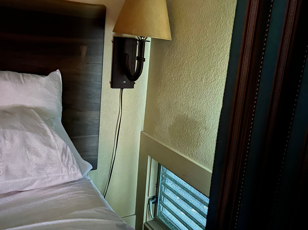 优胜美地瀑布山庄主图