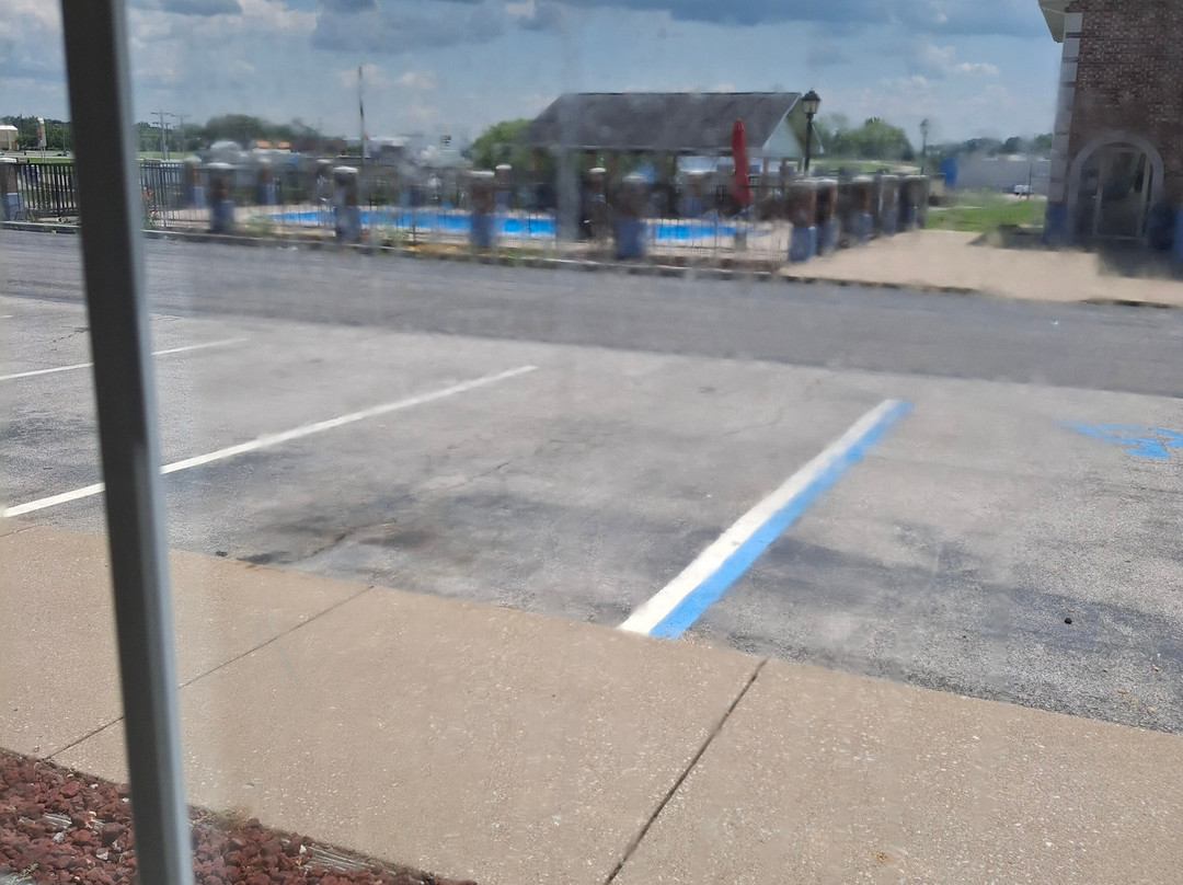 佩里维尔戴斯酒店主图