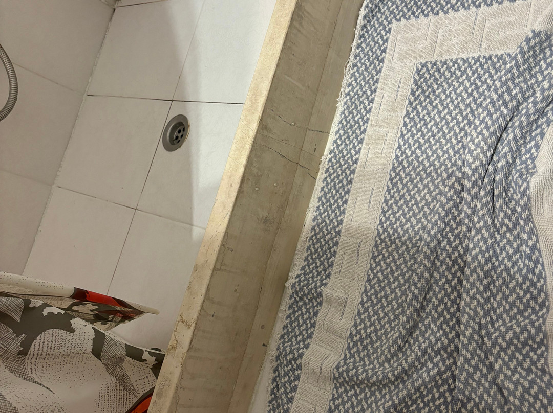 Logan's Beach Hotel主图