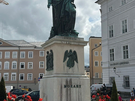 Mozart Statue-萨尔茨堡必去景点