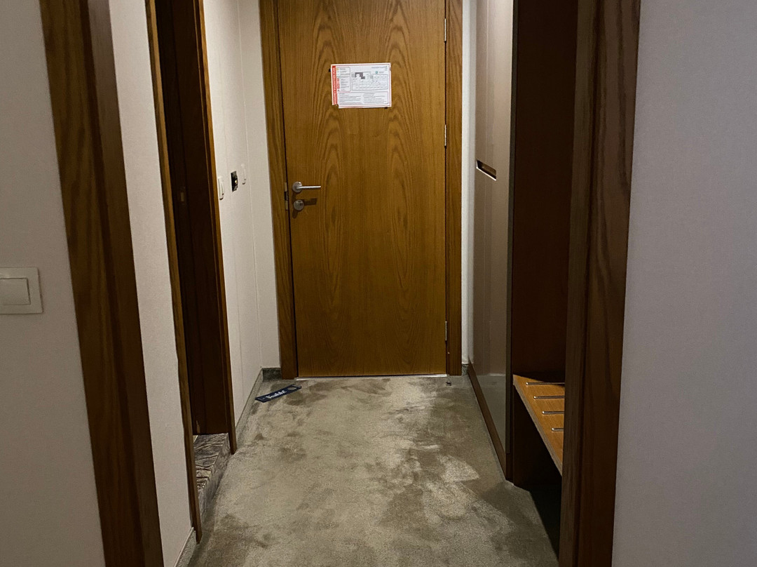 瓦尔纳金色郁金香酒店主图