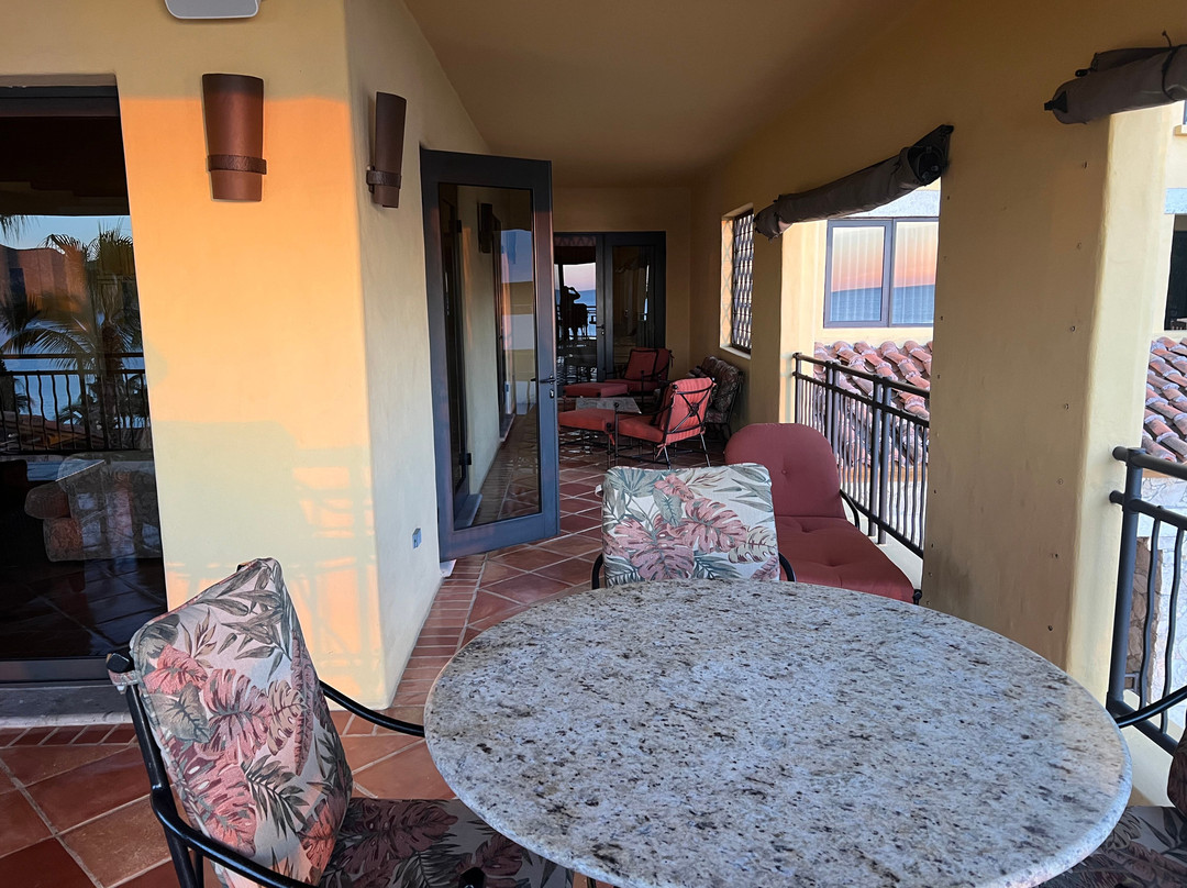 Hacienda Beach Club & Residences主图