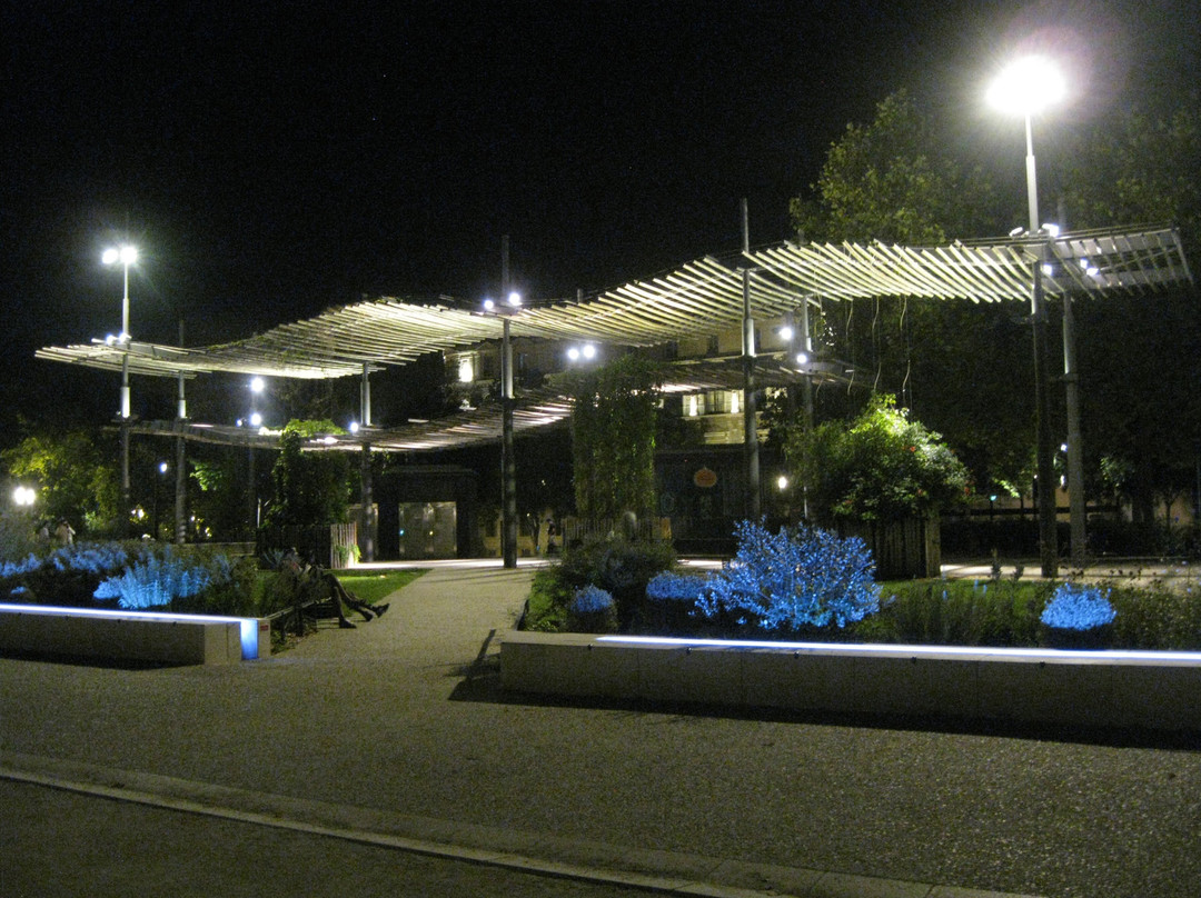 Esplanade Charles-de-Gaulle-尼姆必去景点