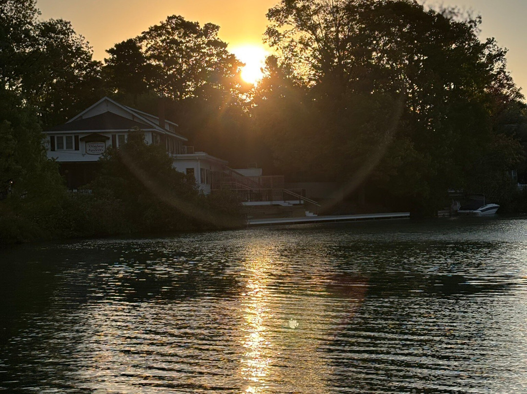 The Riverside Inn主图