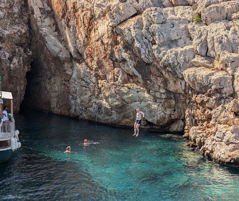 Falcon Boat Trip-卡尔坎必去景点
