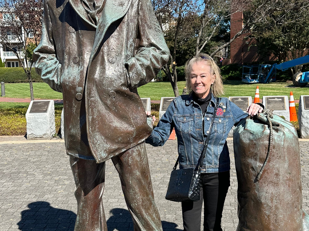 Lone Sailor Statue-诺福克必去景点