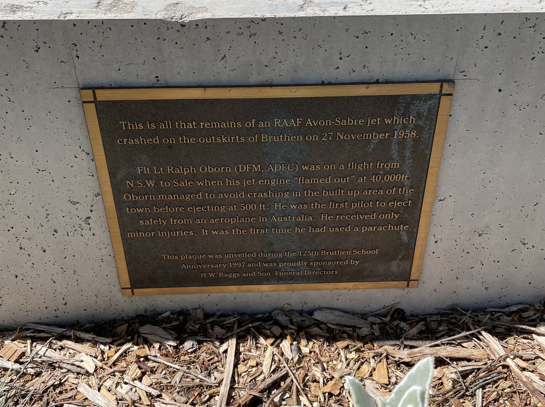 Sabre Jet Crash Memorial-Bruthen必去景点