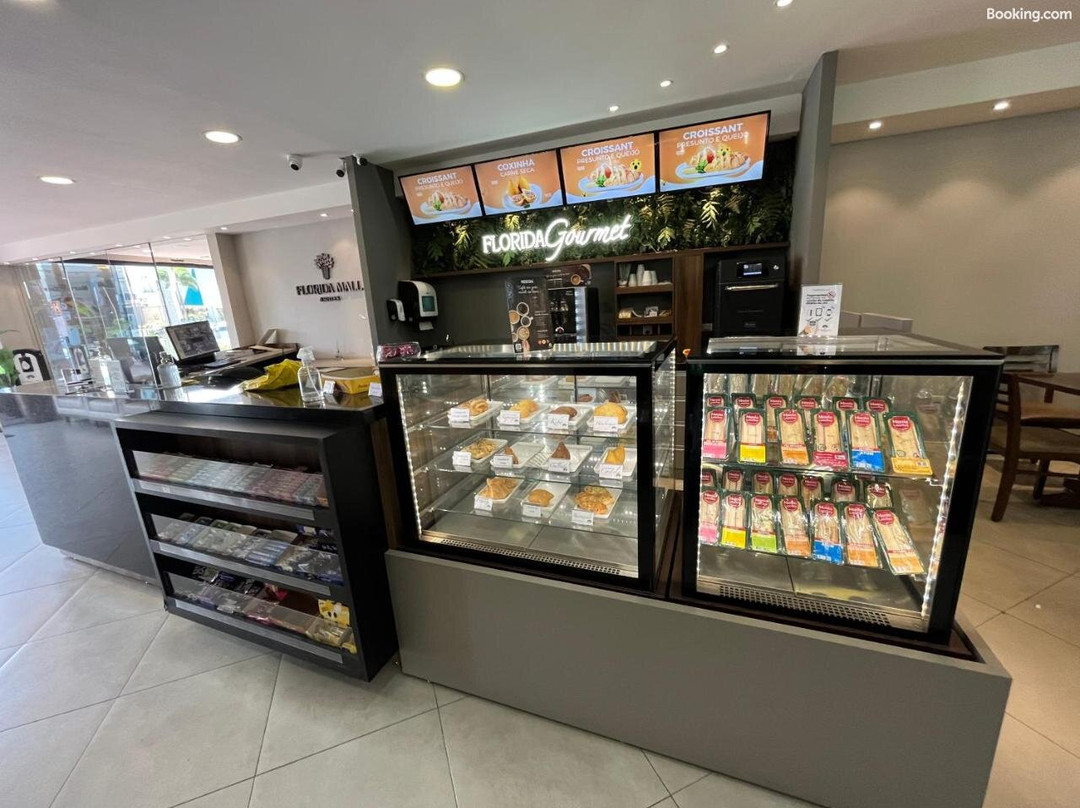 Florida Mall Hotel & Suites主图