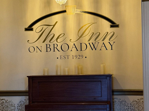 百老汇旅馆主图