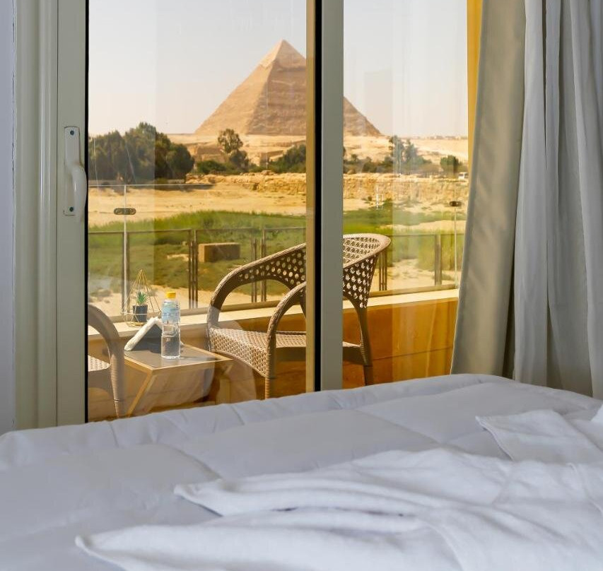 Pyramids Land Hotel