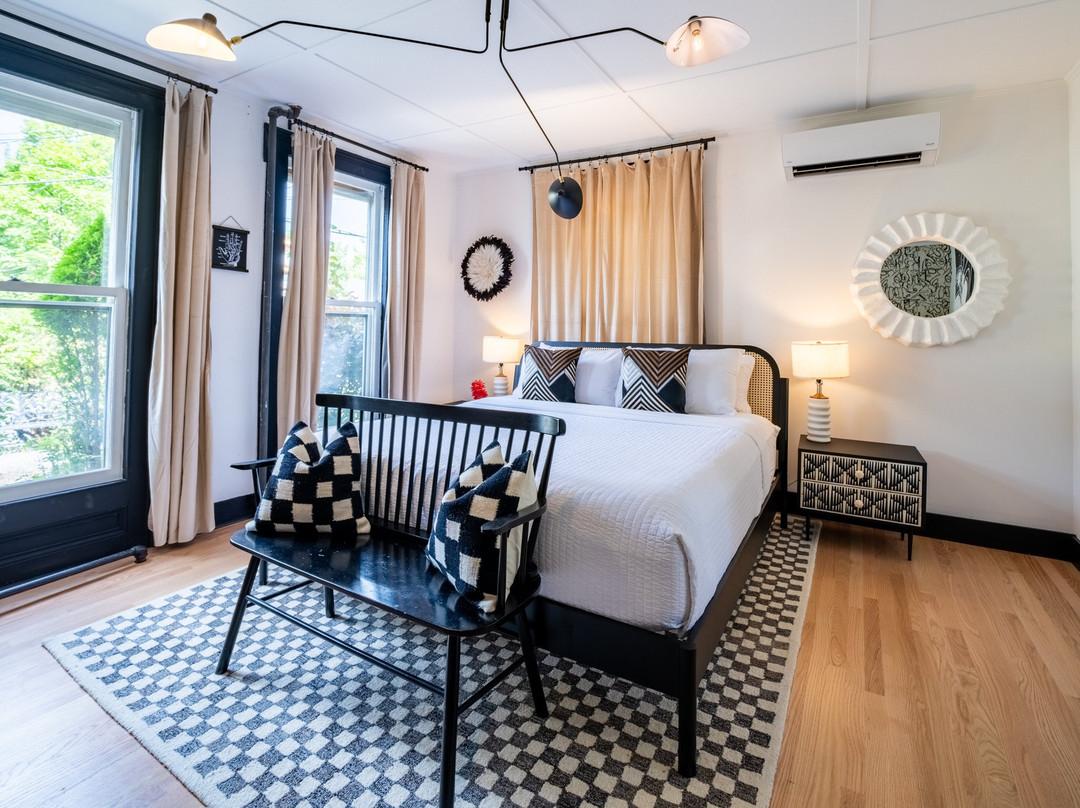 Twin Gables Of Woodstock主图