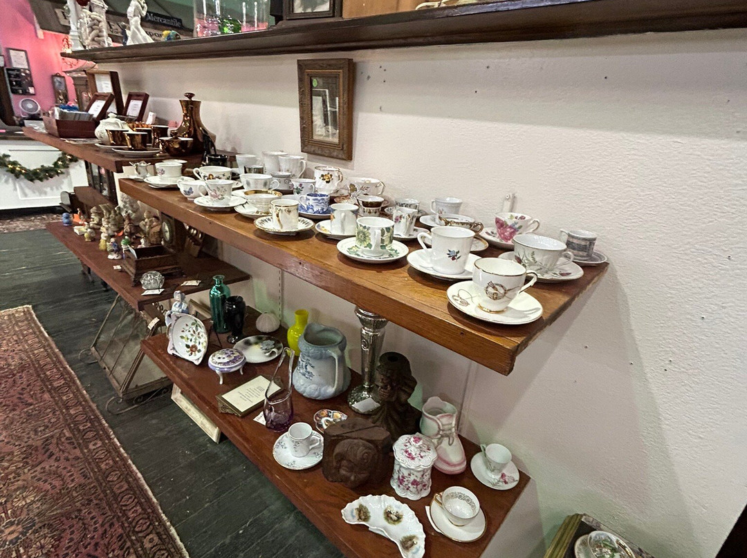 Main Street Antiques On Harrison景点图片