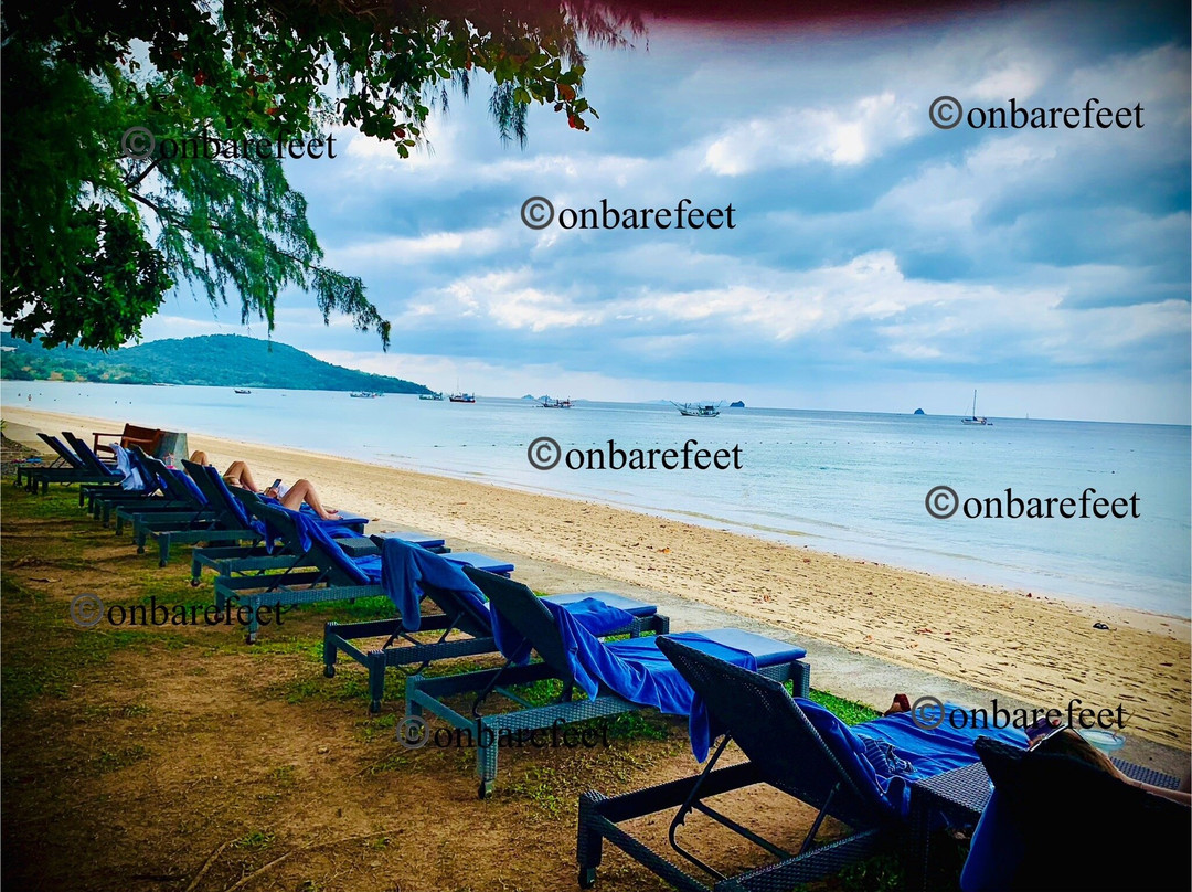 Mengiat Beach景点图片