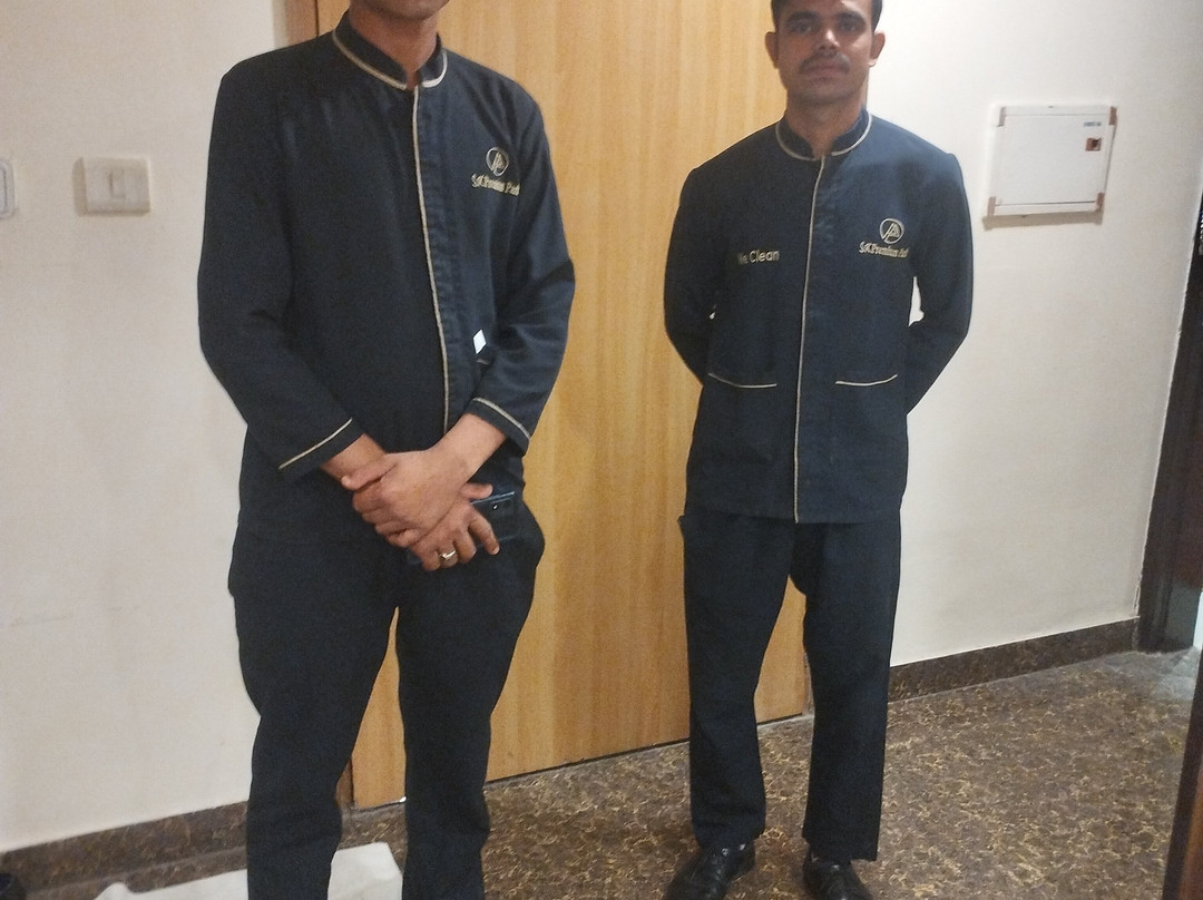 SK Premium Park, World Square Mall主图