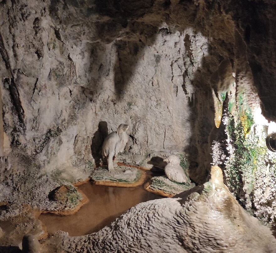 Fontaines Petrifiantes de Saint-Nectaire景点图片