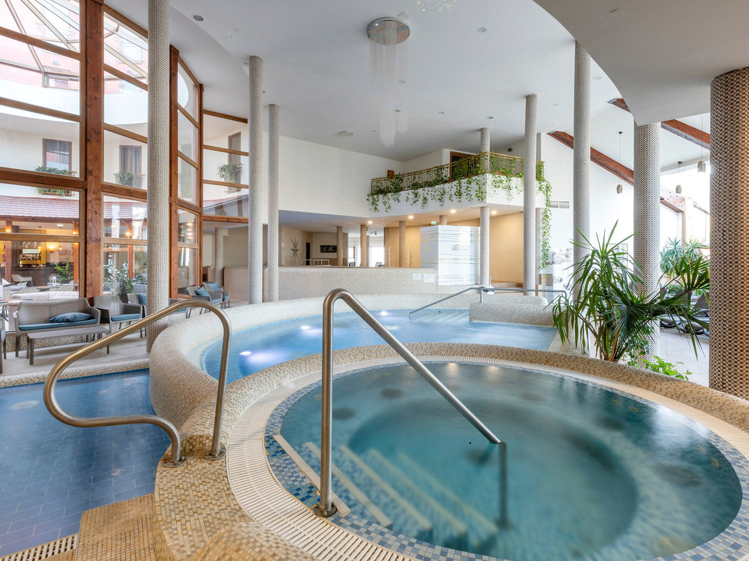 Colosseum Hotel Morahalom主图