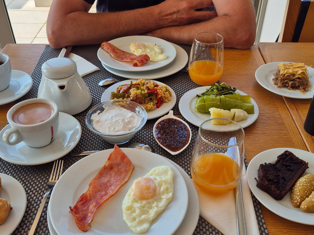 勒尼克斯度假酒店主图