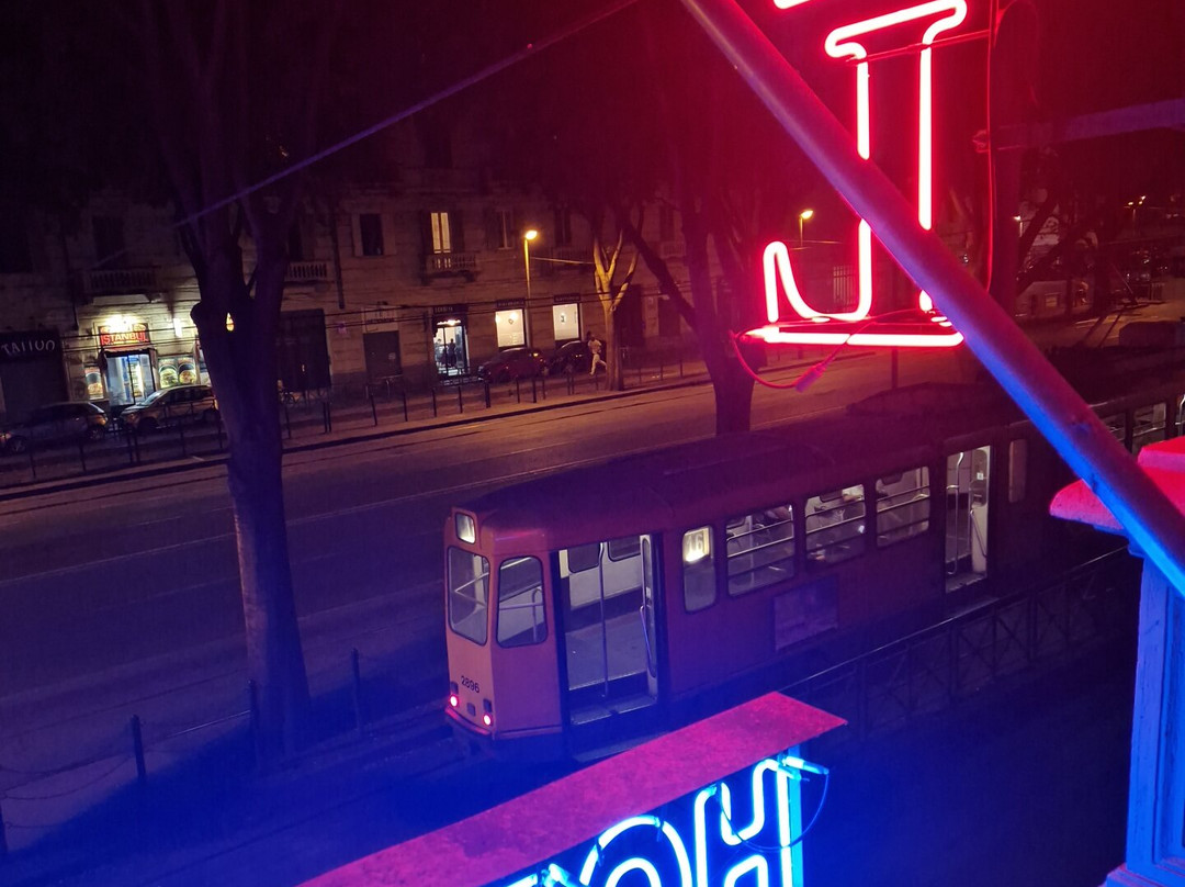 阿尼维守酒店主图