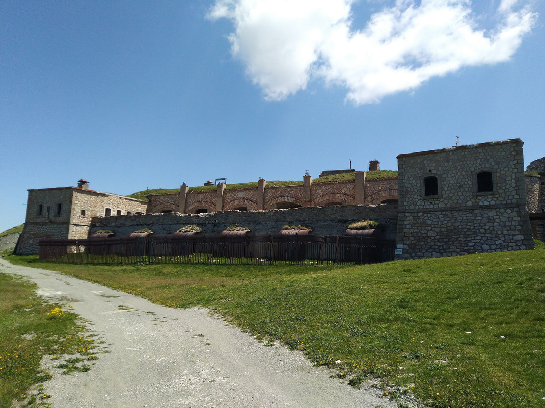Fort des Gondrans-蒙热内夫尔必去景点