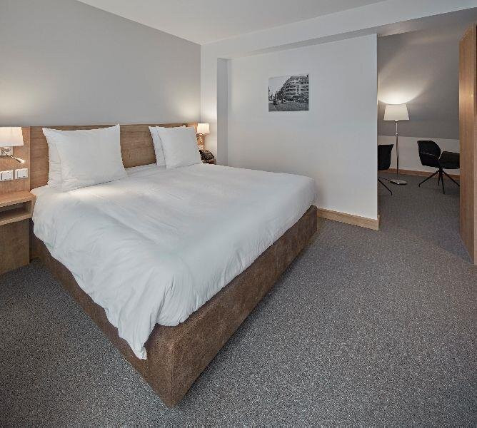 City Hotel