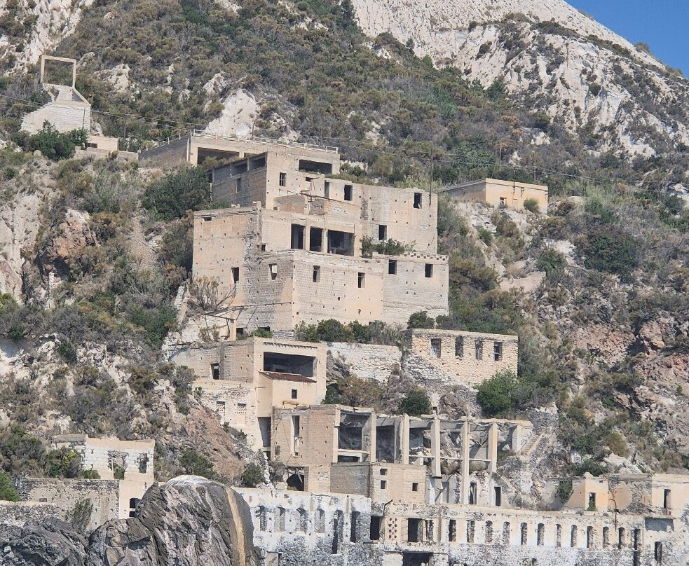 EX Cave Pomice-利帕里必去景点