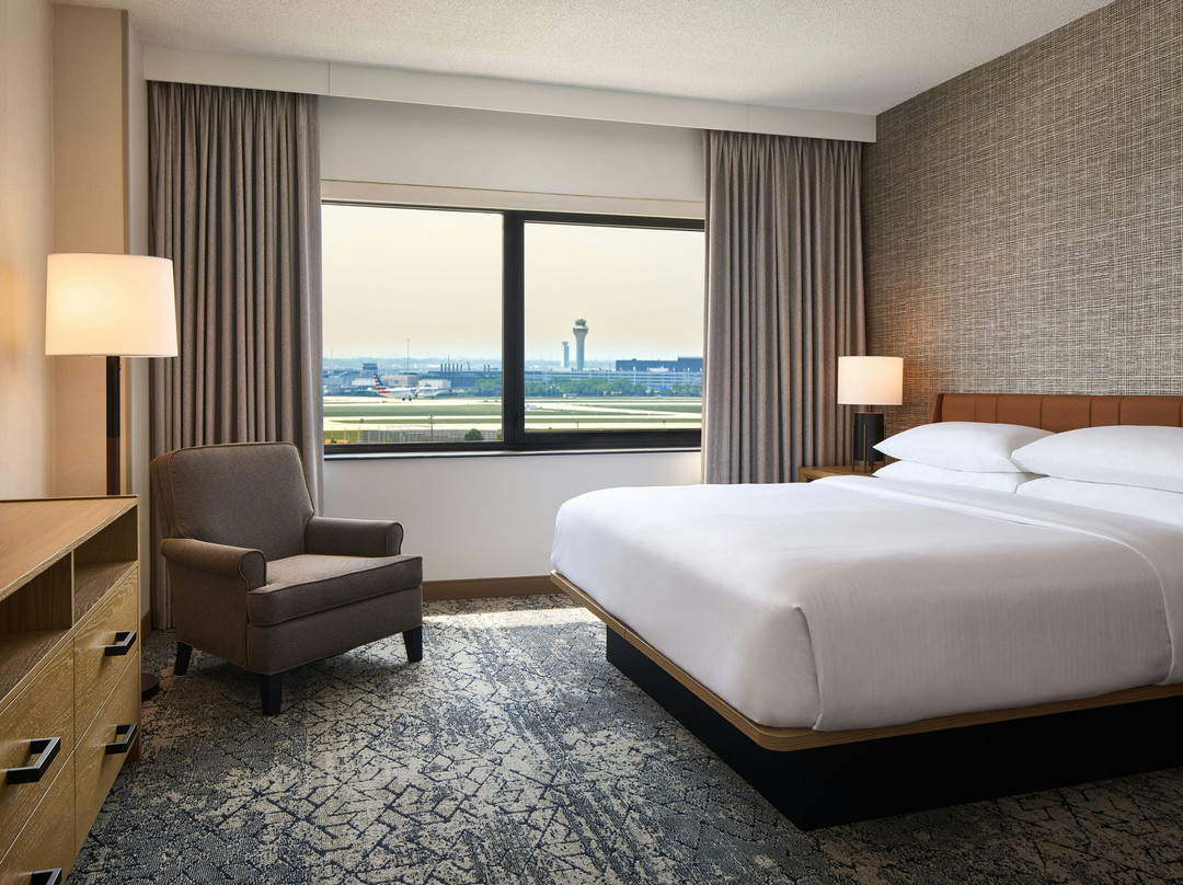 芝加哥奥黑尔喜来登套房酒店主图