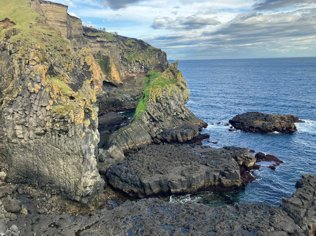Londrangar Basalt Cliffs-Hellnar必去景点