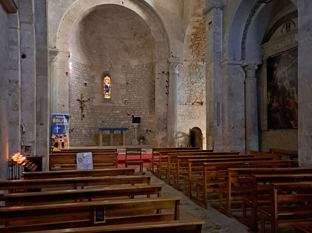 Eglise Notre-Dame Et Saint-Veran-泉水小镇必去景点