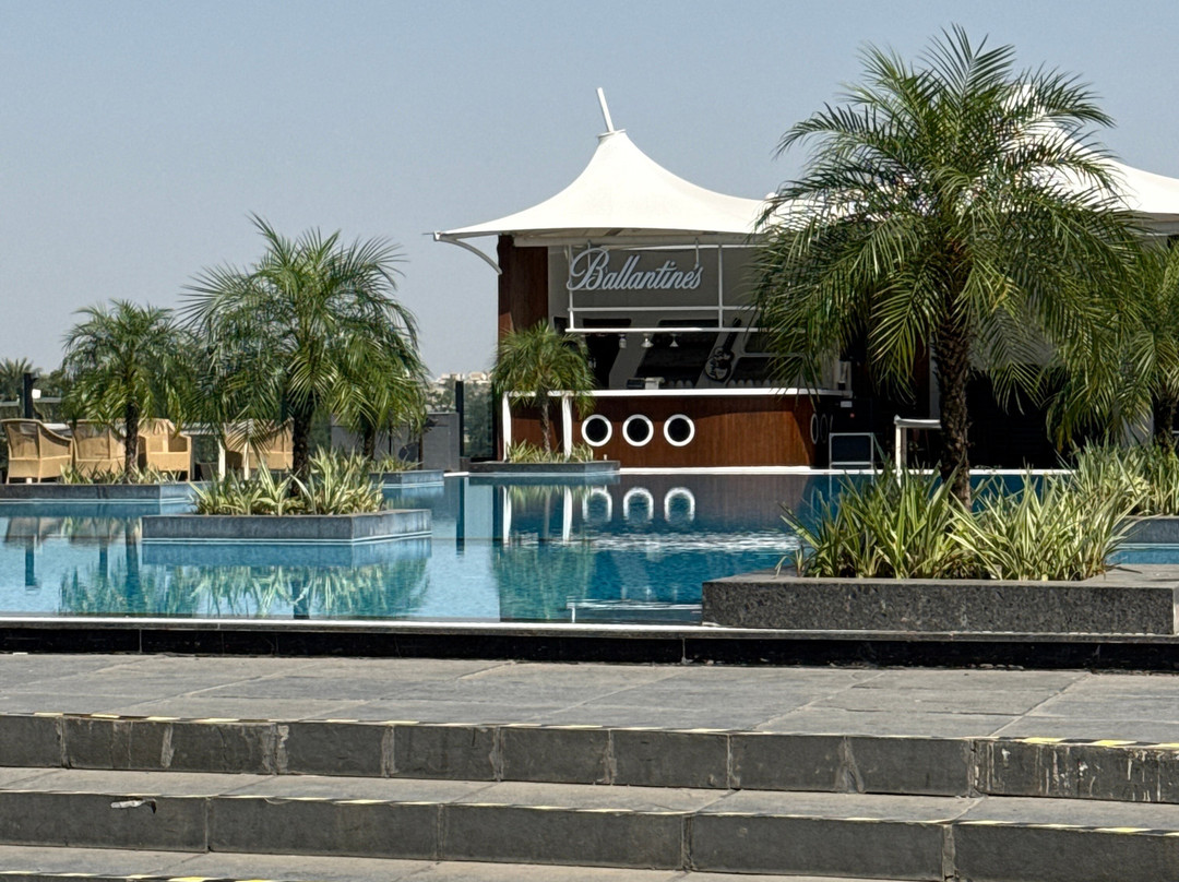 Essentia Luxury Hotel Indore主图