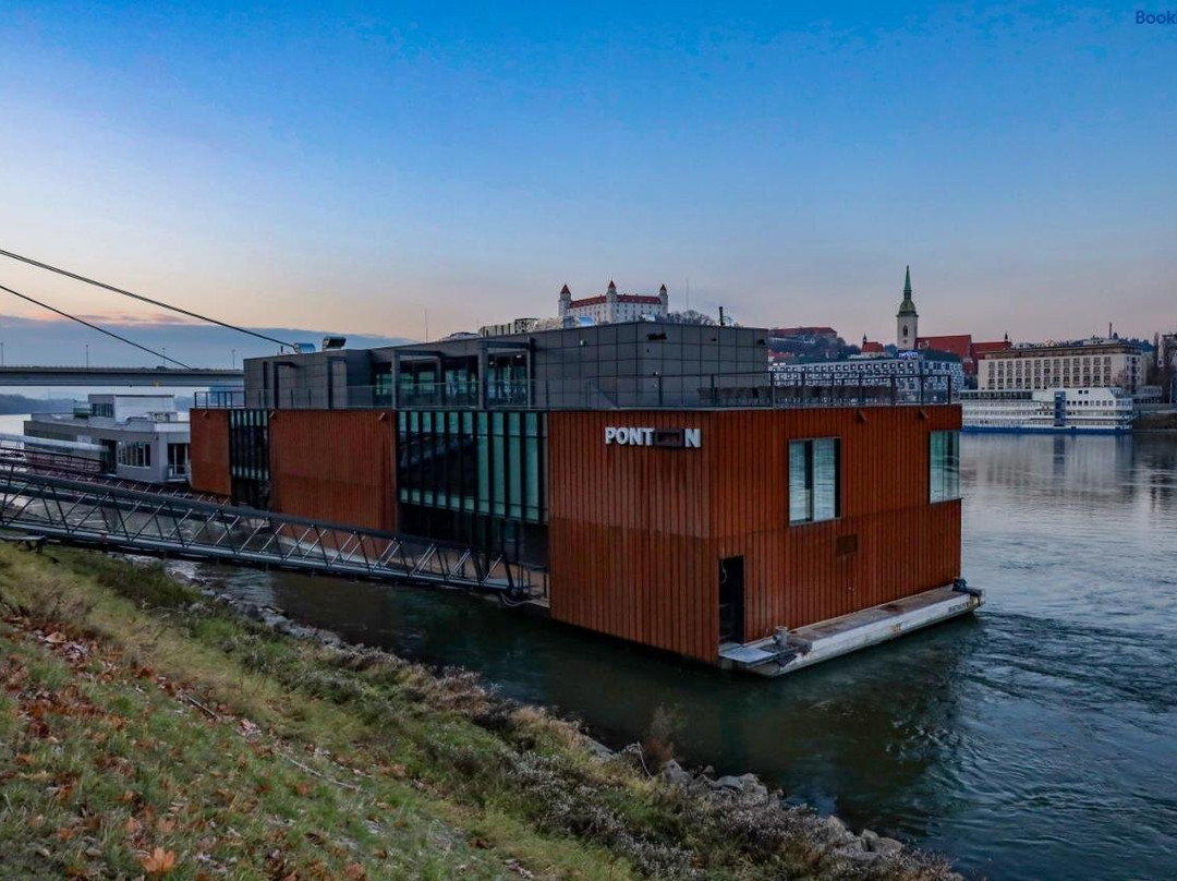 Ponton Rooms