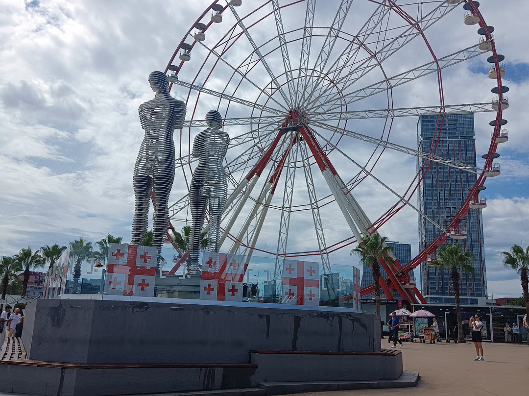 Monument Ali and Nino-巴统必去景点