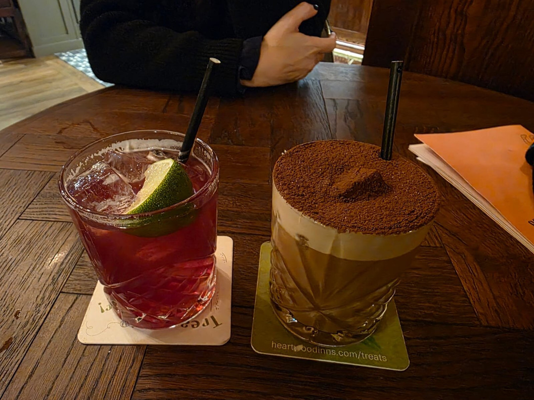 The Ragged Robin, A Heartwood Inn