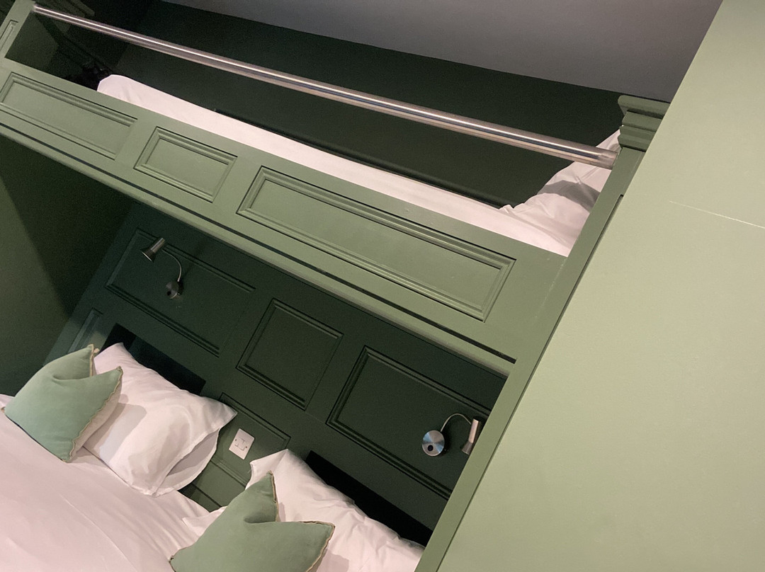 爱德华德勋爵酒店主图