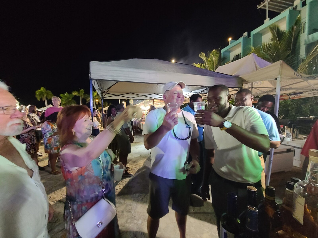 Island Fish Fry-普罗维登西亚莱斯必去景点