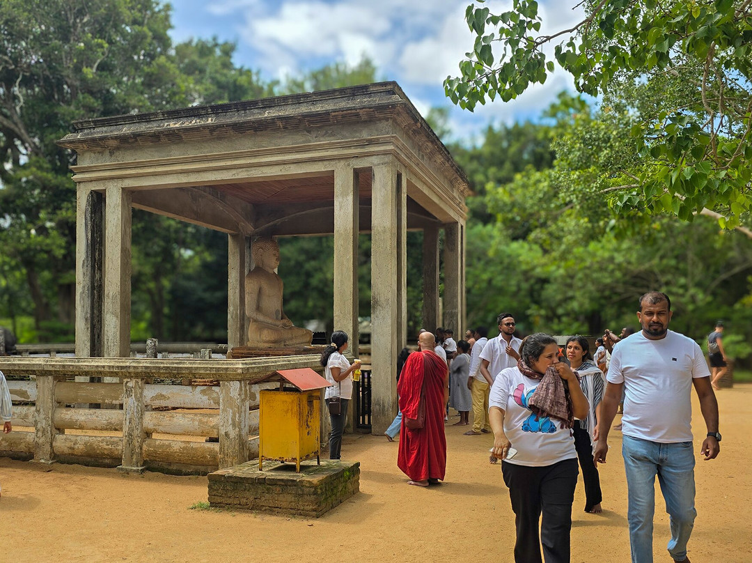 Samadhi Statue-阿努拉德普勒圣城必去景点