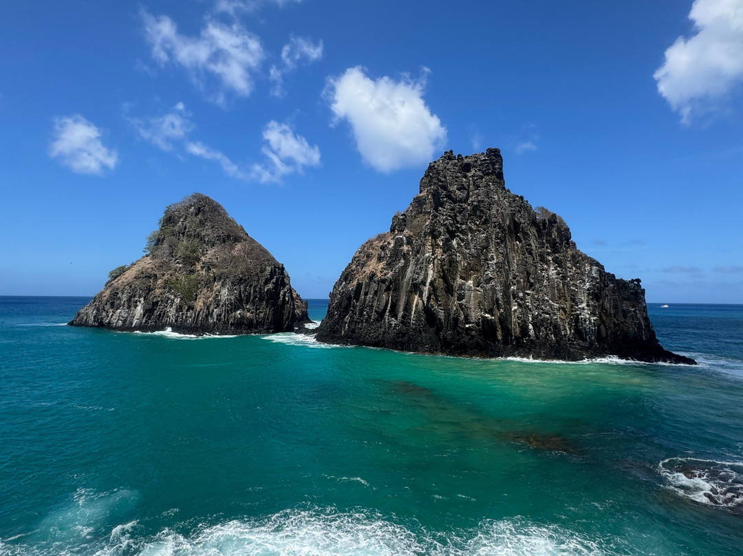 Dois Irmãos Passeios Noronha-费尔南多-迪诺罗尼亚群岛必去景点