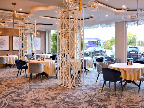 锡比乌机场美居酒店主图