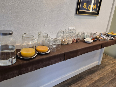 亚历山德拉酒店主图