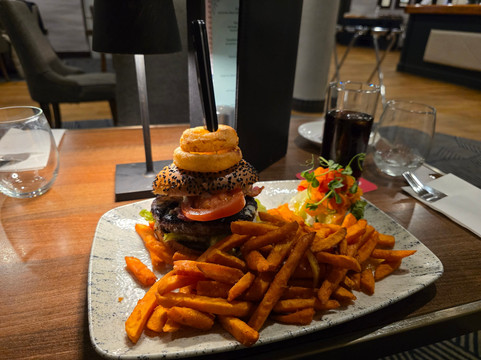 麦克威廉姆公园酒店主图