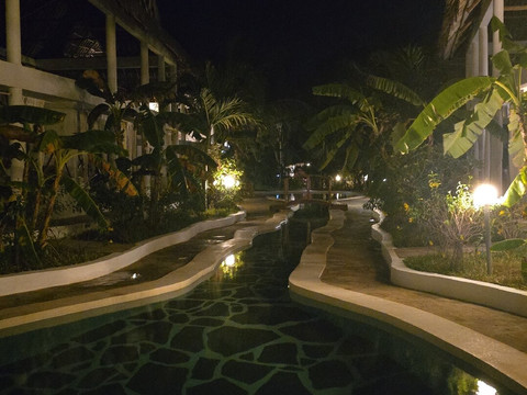 拉飞奇村酒店主图