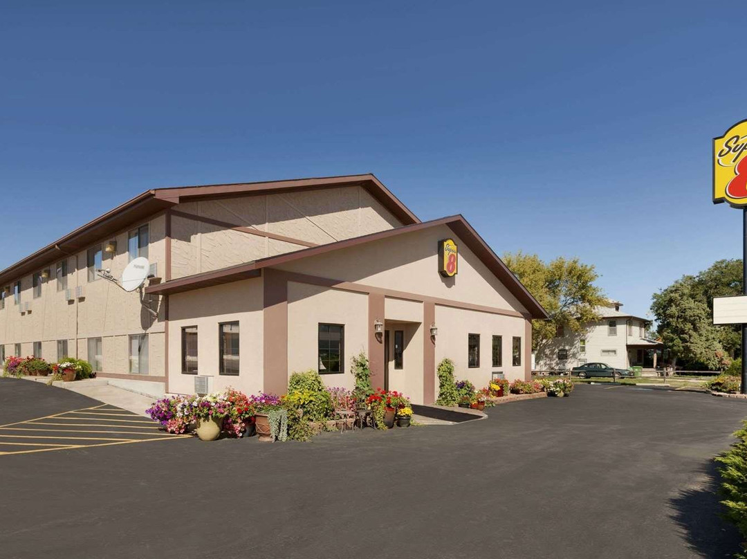 沃尔速8酒店主图