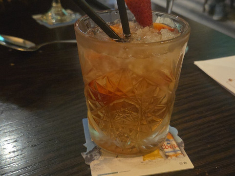 卡文水晶酒店主图