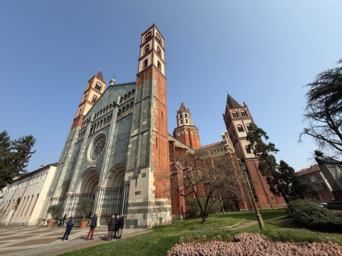 Basilica di Sant'Andrea-韦尔切利必去景点